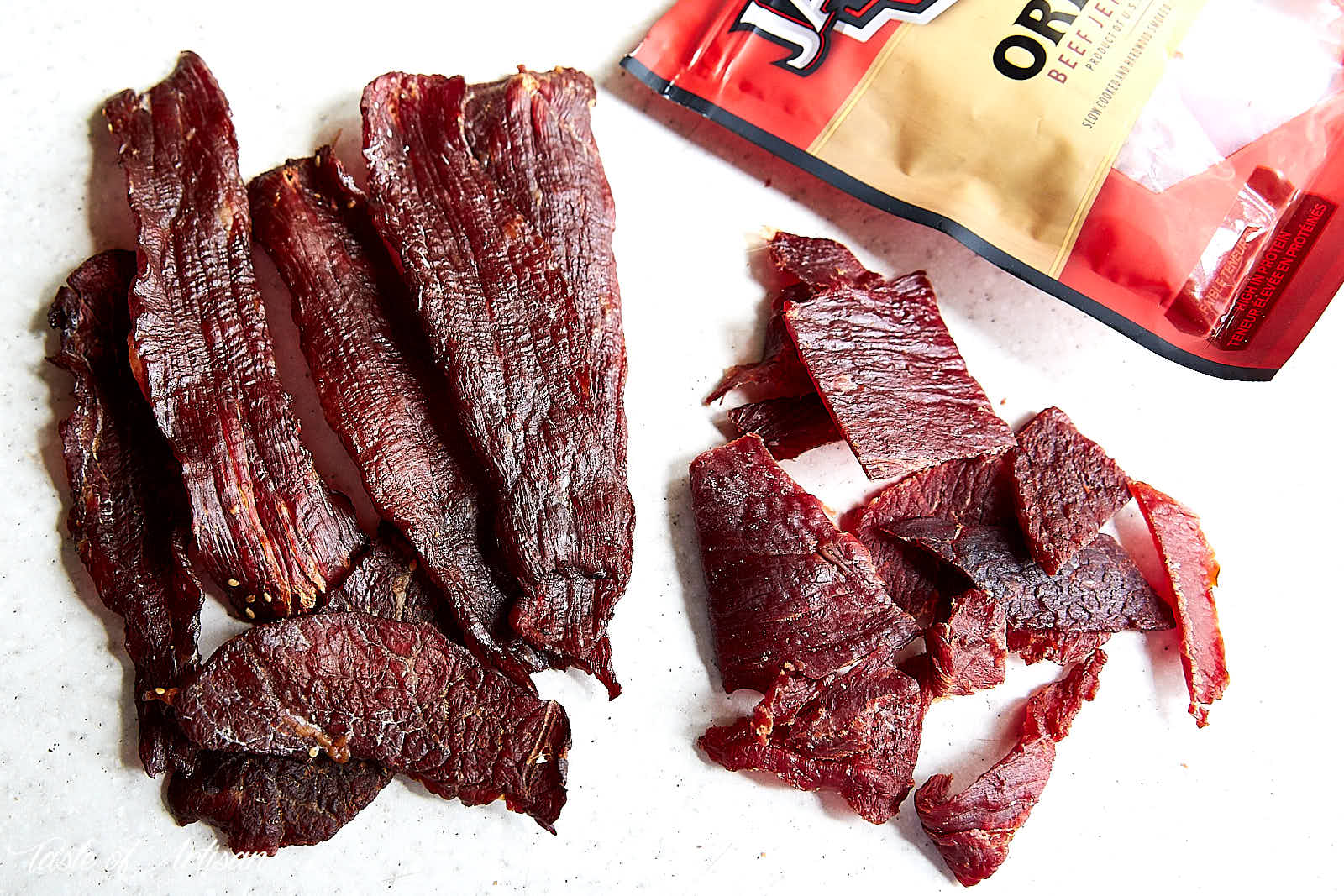 Какое мясо вяленое. Beef Jerky вяленое мясо. Вяленое мясо джерки. Джерки сыровяленые из говядины. Джерки говядина сыровяленая.