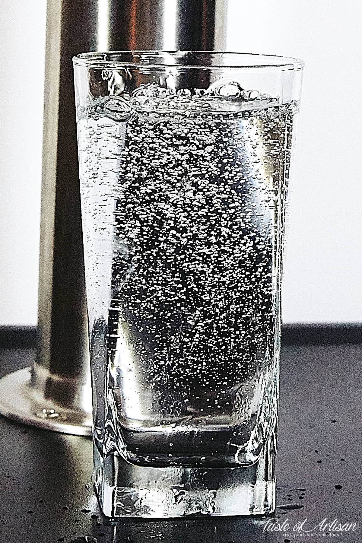 How to Make Fizzy Water: A Comprehensive Guide