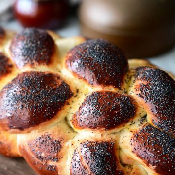 Challah bread with poppy seeds.