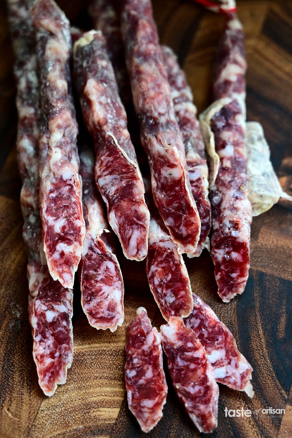 Sliced salami sticks fat-meat ratio