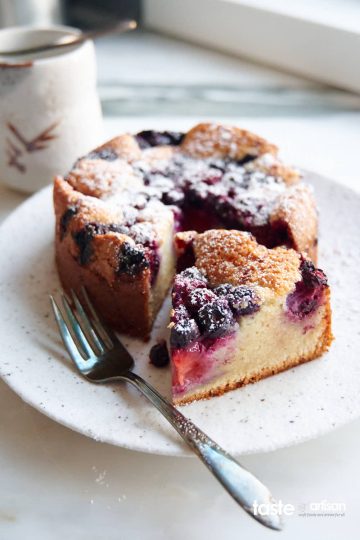 The Best Berry Cake
