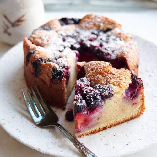 Easy Berry Cake | Woman Scribbles
