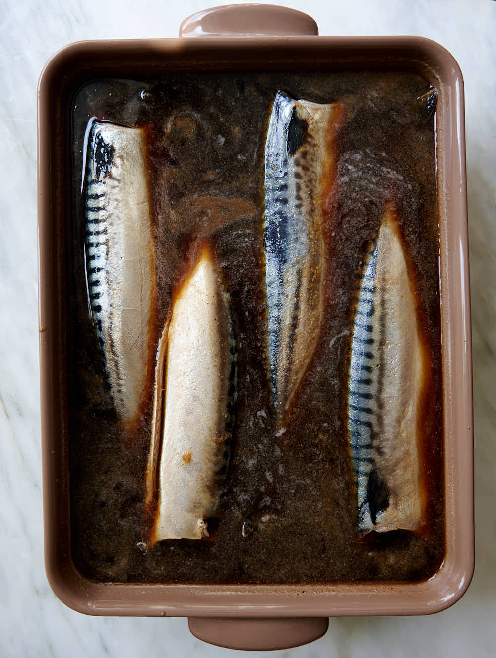 Brining mackerel in seasoned brine before smoking