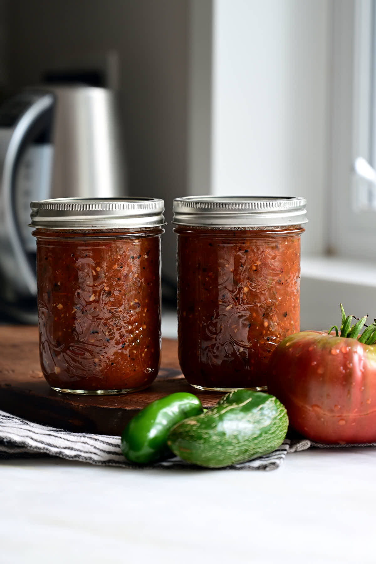 https://tasteofartisan.com/wp-content/uploads/2023/08/homemade-salsa-roja-in-cans.jpg