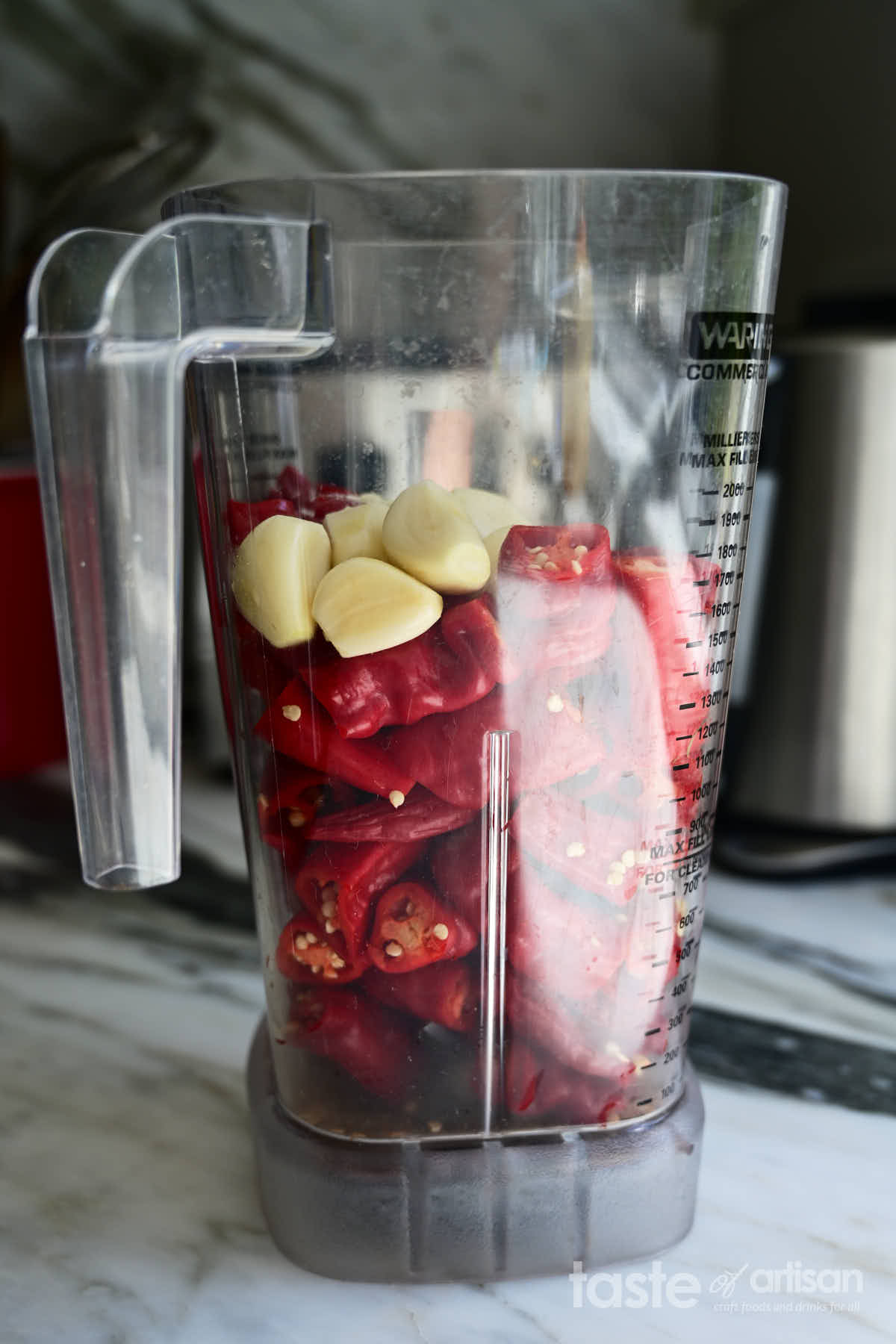 Making pepper sauce in a blender